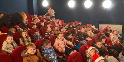 Посещение на коледен спектакъл ,,Коледата на ПИН и ПОЛИ" - Изображение 2